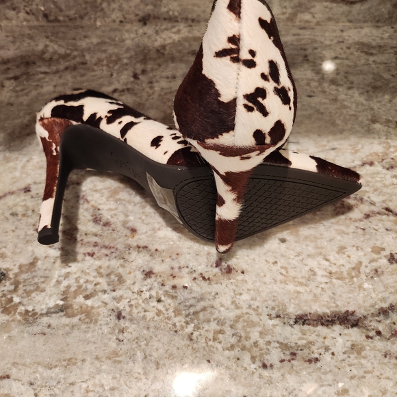 Jessica Simpson Brown and White Cowhide Pointed Toe Heels - Picture 3 of 3